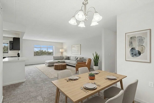 Pittsburgh Spacious Living Space - Bryn Mawr Apartments - Bryn Mawr
