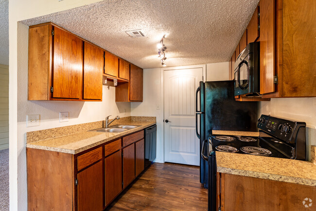 1BR, 1BA - Arrowhead - Ridge Park Apartments