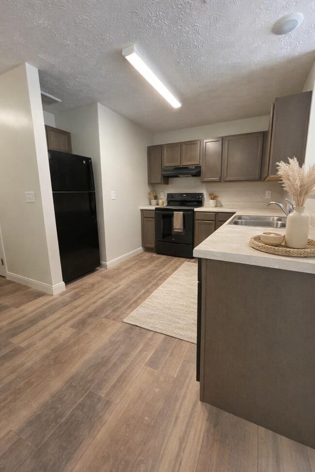 Building Photo - Gwen Gardens Apartments