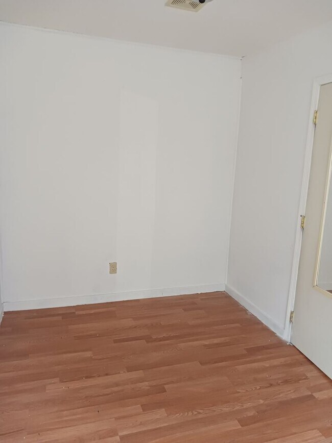 Building Photo - Albany Apartments