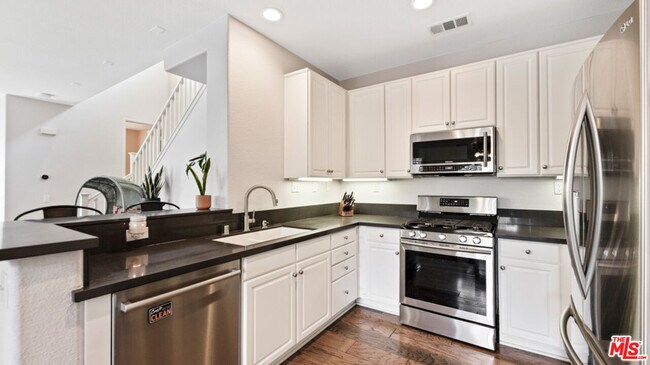 Foto del edificio - 24040 Whitewater Dr