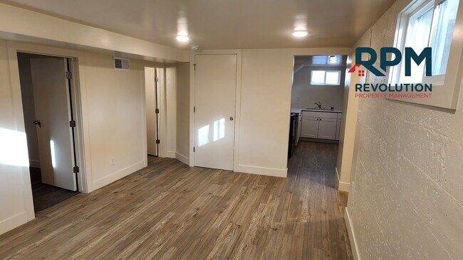 Building Photo - "Charming 1-Bedroom Retreat with Onsite Laundry in Ogden's Heart!"