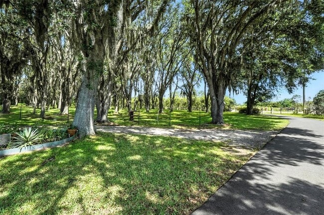 Foto del edificio - 8218 Pine Island Rd