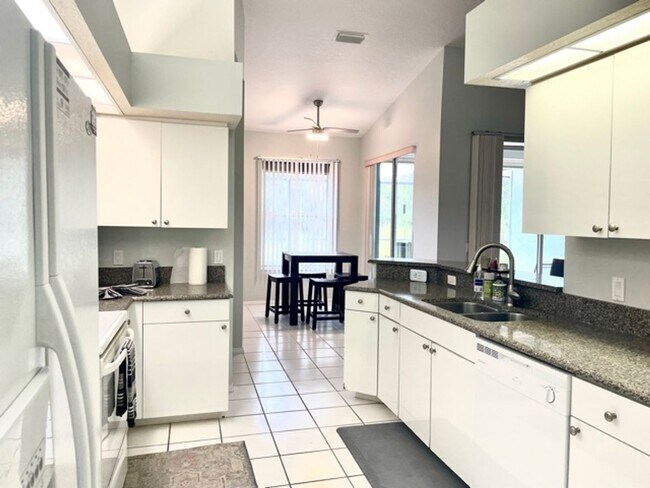 Foto del edificio - ANNUAL/FURNISHED HOME WITH LARGE LANAI - S...