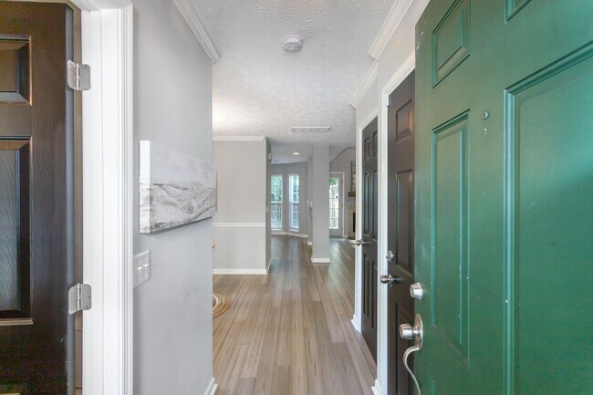 Foto del edificio - Beautiful end unit in sought-after Nashboro Village