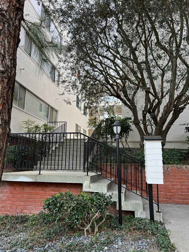 Foto del edificio - 5700 Ravenspur Dr
