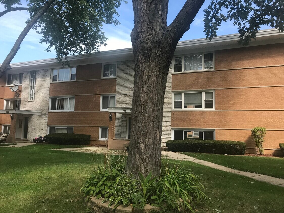 6910 W 109th St Unit 2B, Worth, IL 60482 Condo for Rent in Worth, IL