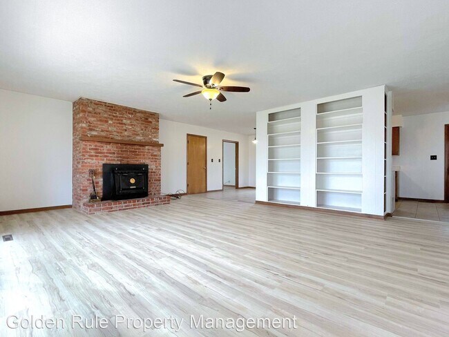 Foto del edificio - 4 br, 1.5 bath House - 1001 N Mayfield Rd