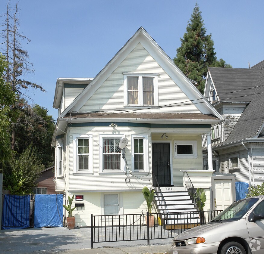 Foto principal - 2425 Fruitvale Ave