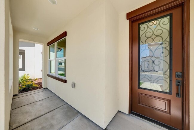 Building Photo - 168 N Falcon Ave