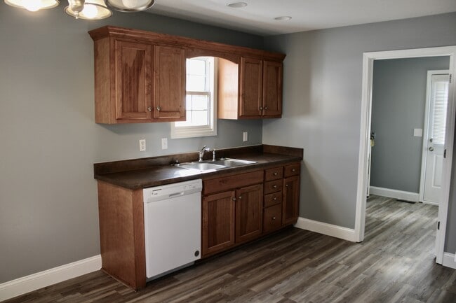 Kitchen Pic 2 - 306 Chestnut Alley