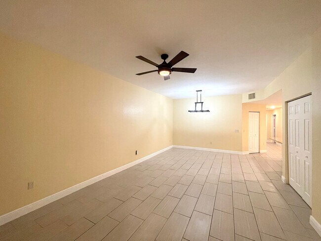 Foto del edificio - 1840 Sandhill Crane Dr