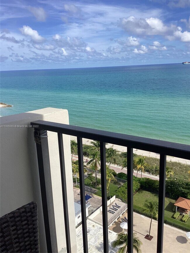 Building Photo - 2625 Collins Ave
