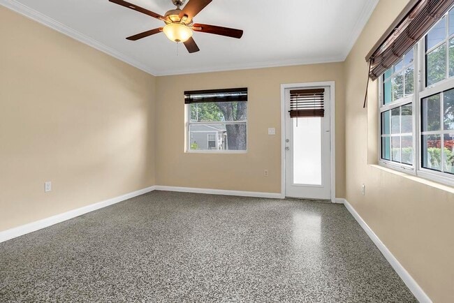 Building Photo - 714 8th Ave N
