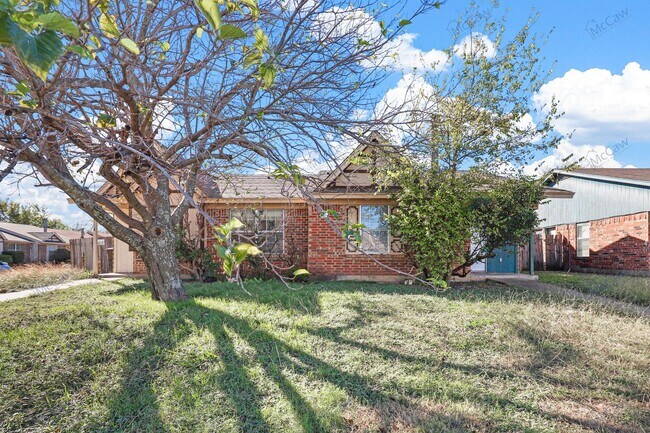 Foto del edificio - Cute 2/2 Duplex in Fort Worth!