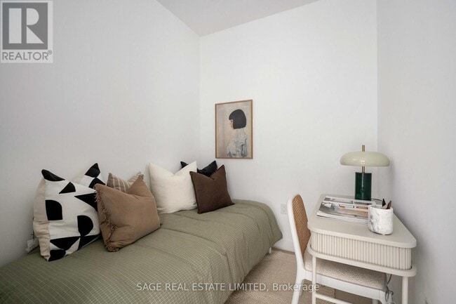 Building Photo - 505 Richmond St W