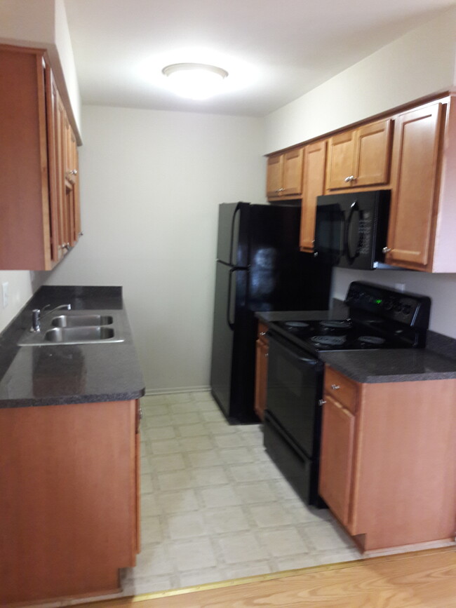 Kitchen - 2284 Orchard Crest St