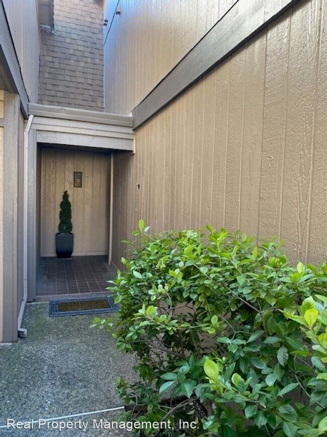 Building Photo - 2 br, 2.5 bath House - 1965 Bechelli Ln.