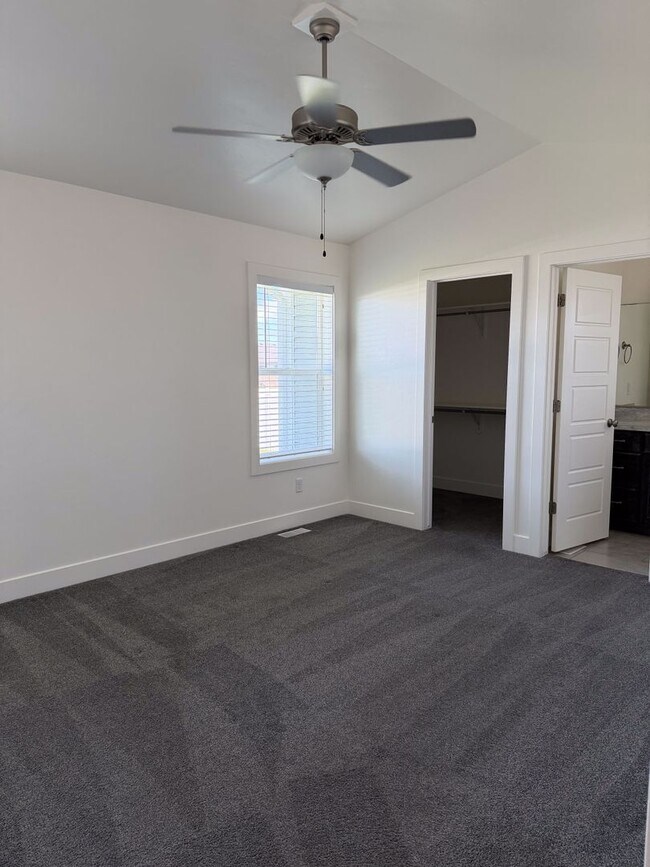 Building Photo - CALL TYE DIRECTLY 208-313-6062. 4 BED 2 BATH HOME WITH ATTACHED GARAGE