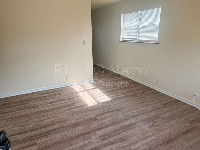 Foto del edificio - 102 E Sunrise Dr