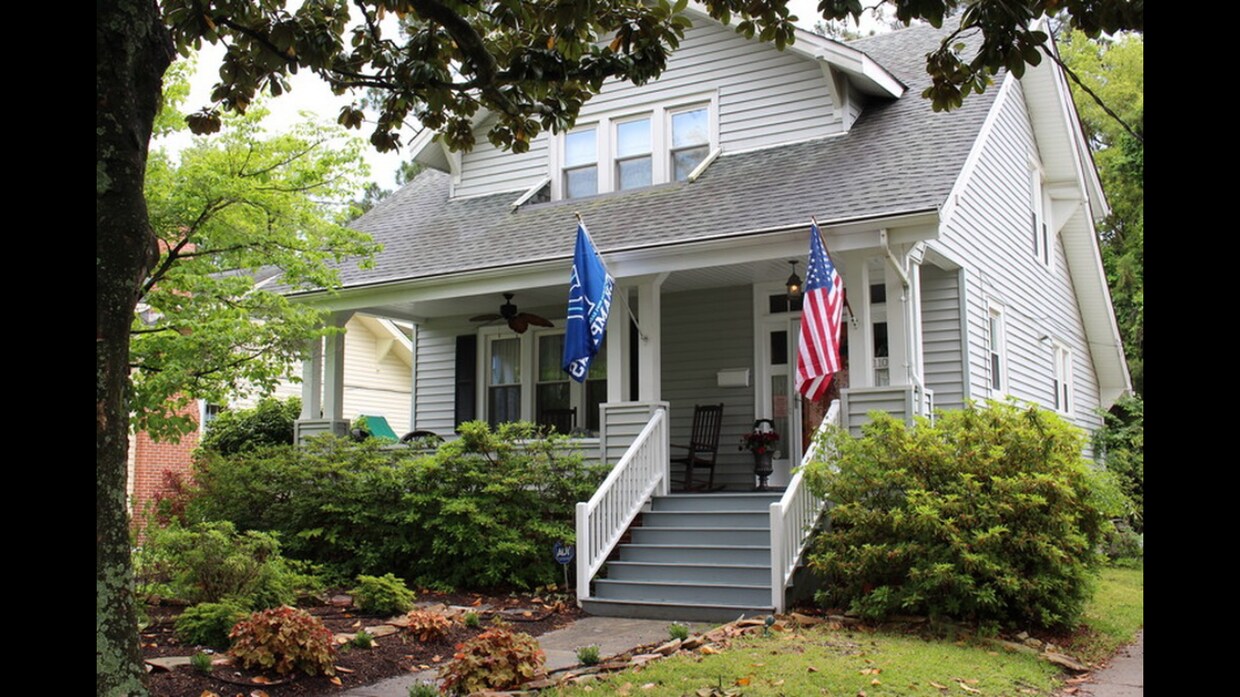 Beautiful Colonial in Larchmont - 1109 Bedford Ave