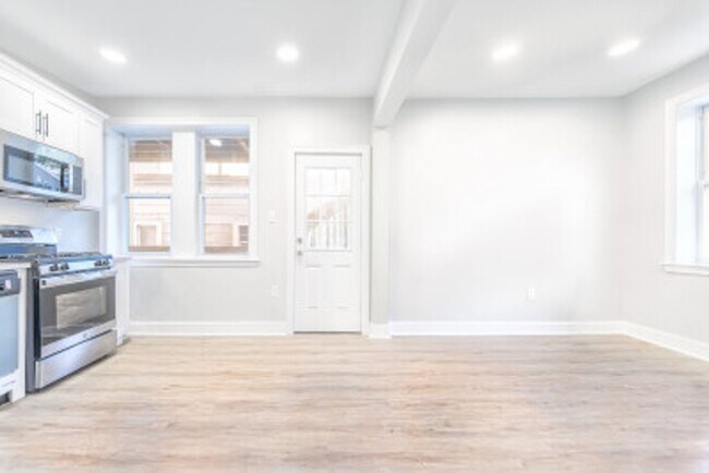 Building Photo - Incredible 4 bed 2 bath - East Cambridge/K...