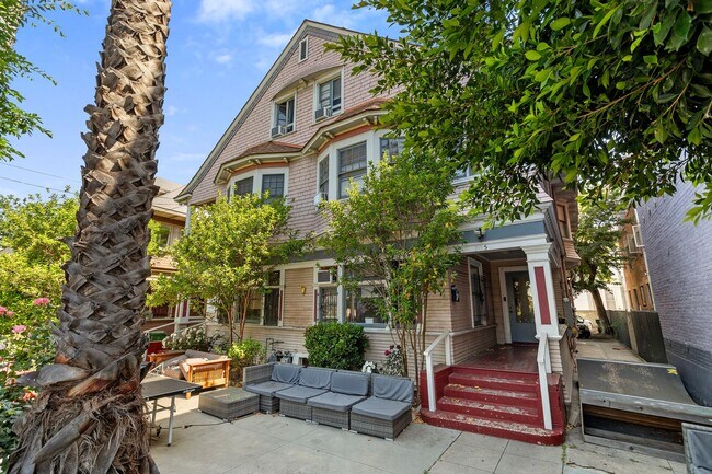 Foto del edificio - 705-707 W 23rd St