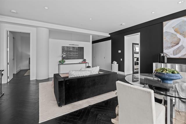 Foto del edificio - 2408 Victory Park Ln