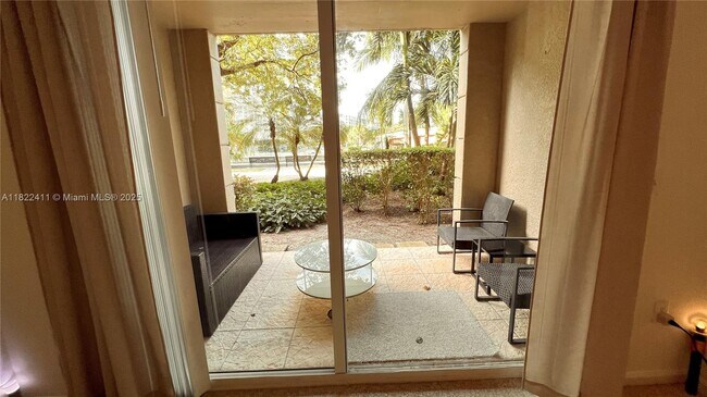 Foto del edificio - 17150 N Bay Rd