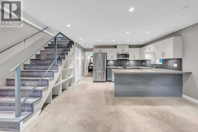 Building Photo - 439 W 3rd Ave