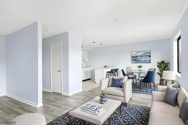 Building Photo - 850 Main St