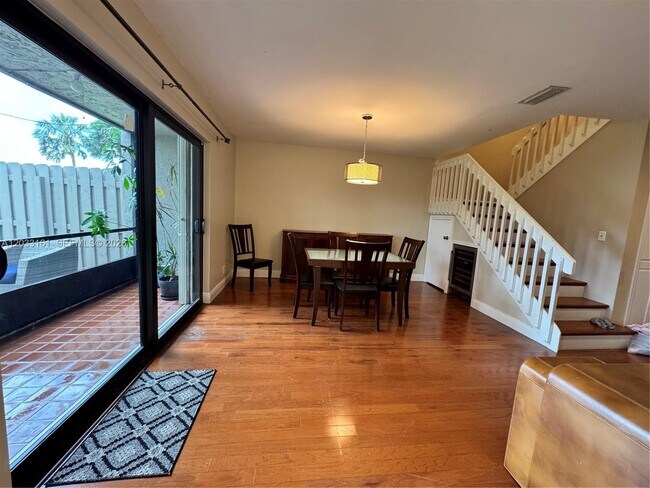 Foto del edificio - 9023 Vineyard Lake Dr