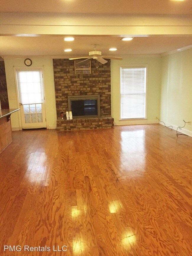 Foto del edificio - 207 Wildwood Dr