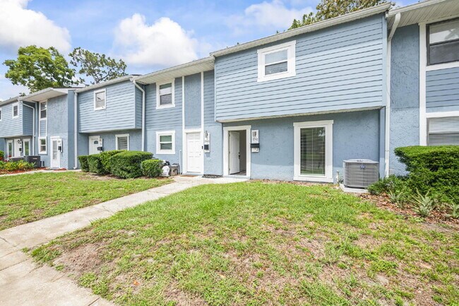 Building Photo - "Charming 2-Bedroom Townhouse Retreat with...