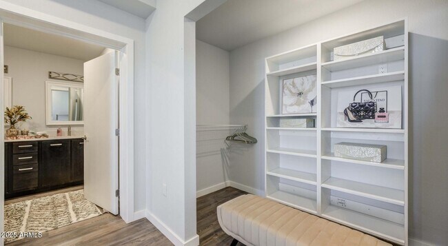 Foto del edificio - 11850 W Fillmore St