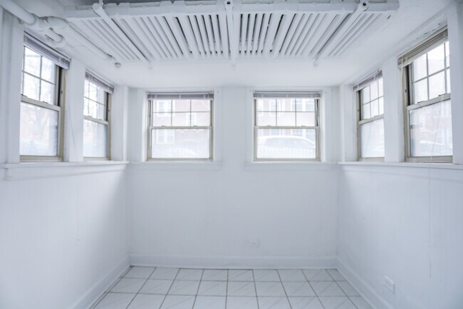 Foto del edificio - 1900 W Ainslie St