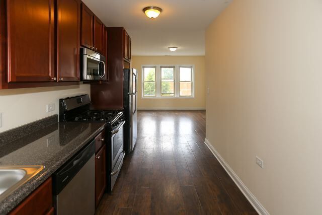 Building Photo - 4731 W Cornelia Ave