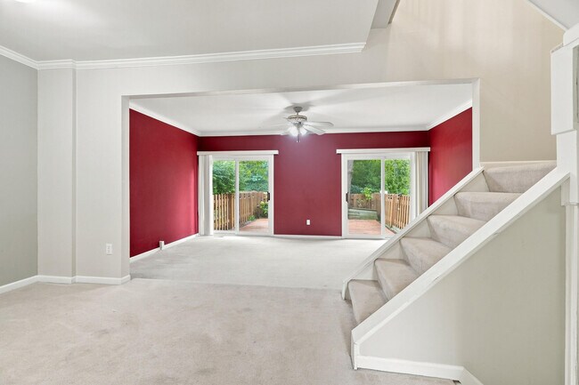 Foto del edificio - 5141 Buckingham Pl Dr