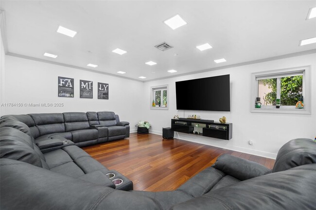 Foto del edificio - 4306 Johnson St