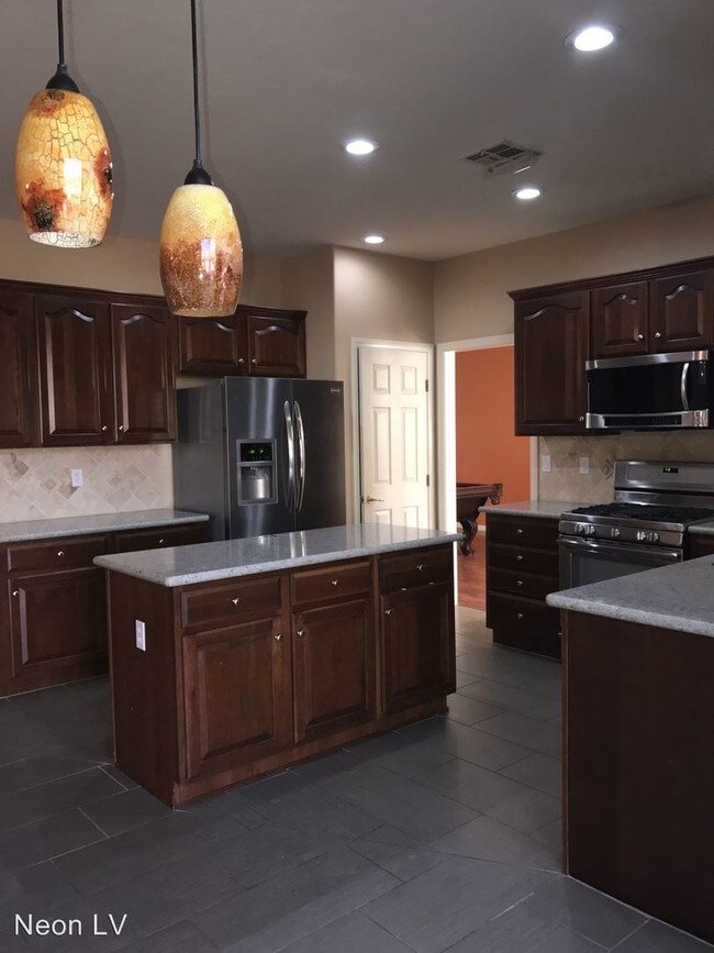 Foto del edificio - 9640 Windom Point Ave