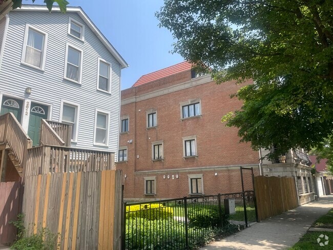 Building Photo - 2612 W Huron St