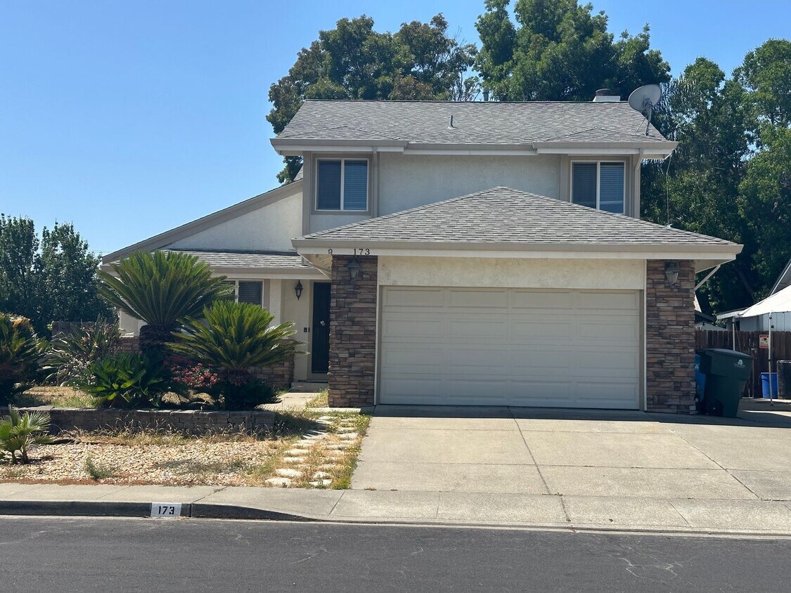 Foto principal - 4 Bedrom 2.5 baths Beauty
