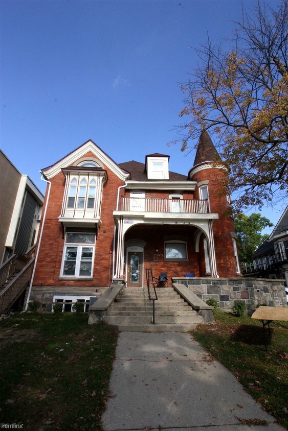 Primary Photo - 915 Oakland Ave