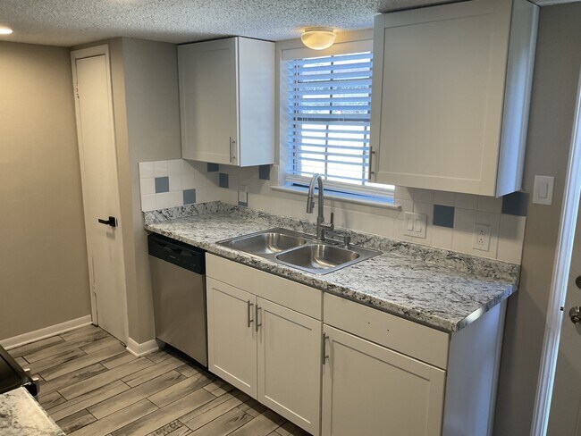 Foto del edificio - 85 E Caldwood Dr