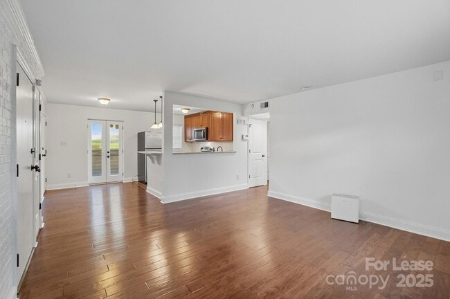 Foto del edificio - 4911 Park Rd