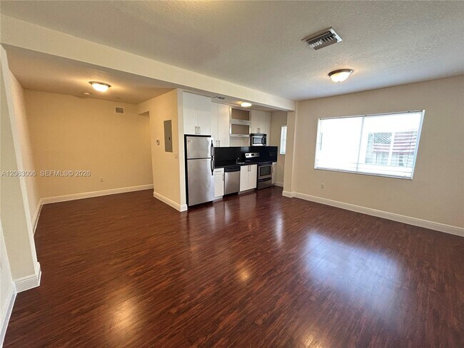 Foto del edificio - 2931 Sheridan Ave