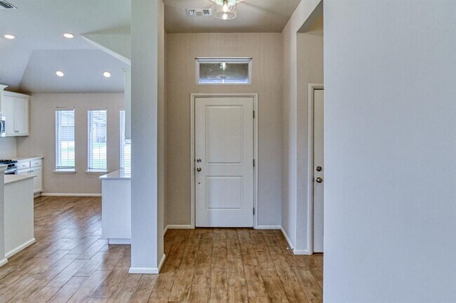 Building Photo - 8712 Thera Dr