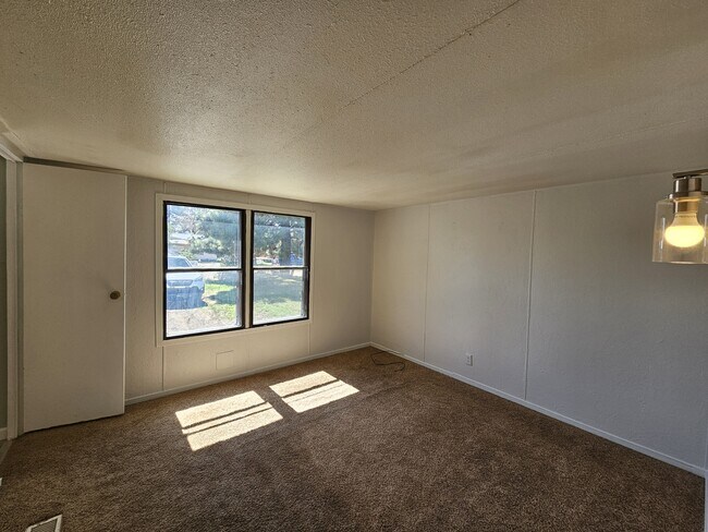 Building Photo - 89 Homestead Dr