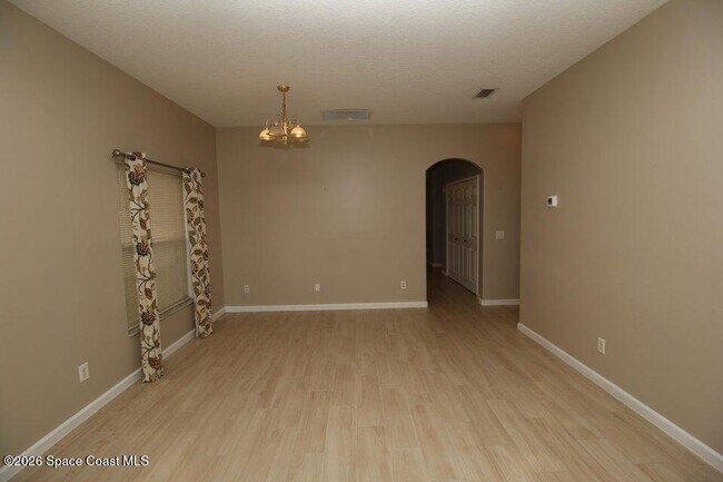 Building Photo - 348 Wishing Well Cir SW