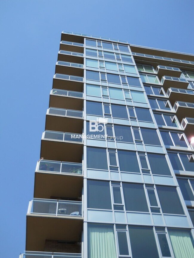 Building Photo - The Strand- Beautiful One-Bedroom With Riv...